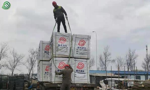 石家莊_石家莊工地建筑模板木方到貨卸車